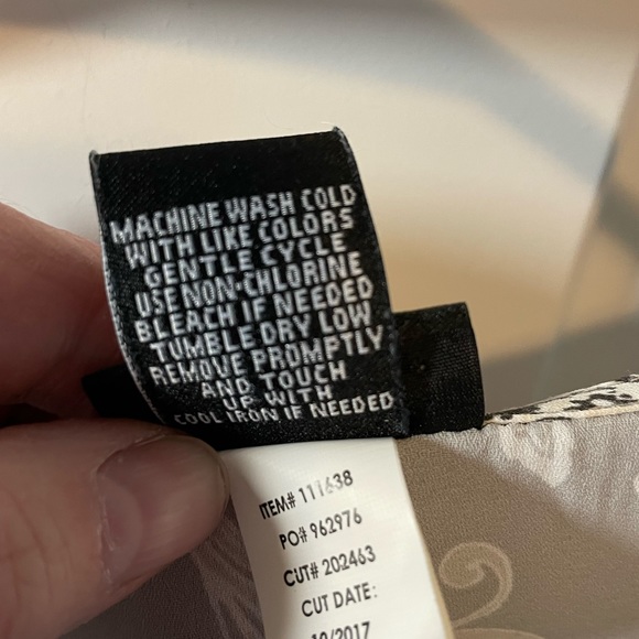 Torrid Women’s Plus Gray paisley blouse size 3x - Picture 5 of 5